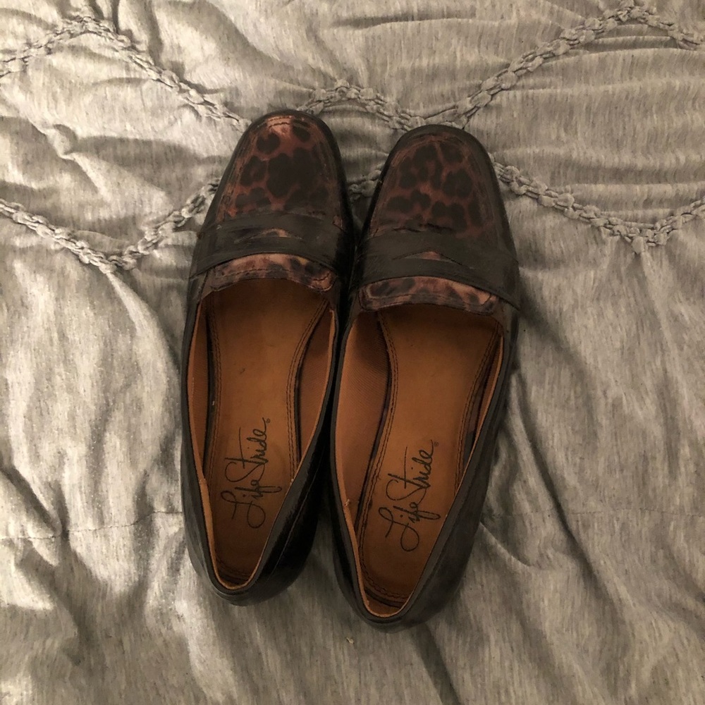 Women’s flats